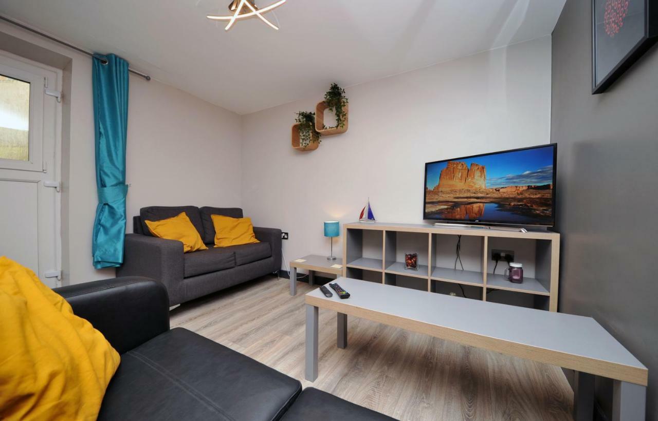 Stone'S Throw City Centre - Tv In Every Bedroom! Swansea Exterior photo