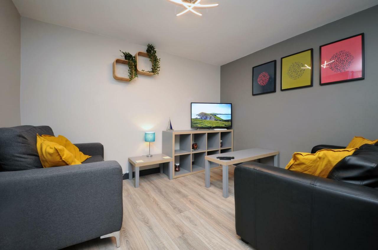Stone'S Throw City Centre - Tv In Every Bedroom! Swansea Exterior photo