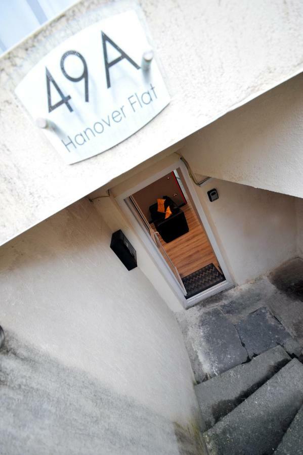 Stone'S Throw City Centre - Tv In Every Bedroom! Swansea Exterior photo