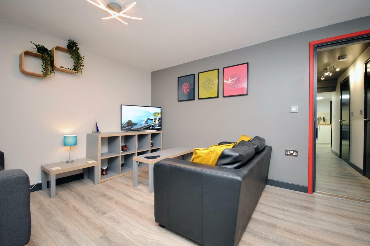 Stone'S Throw City Centre - Tv In Every Bedroom! Swansea Exterior photo