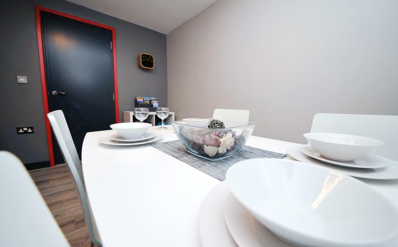Stone'S Throw City Centre - Tv In Every Bedroom! Swansea Exterior photo