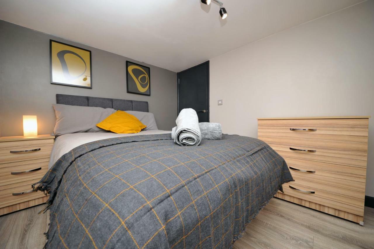 Stone'S Throw City Centre - Tv In Every Bedroom! Swansea Exterior photo
