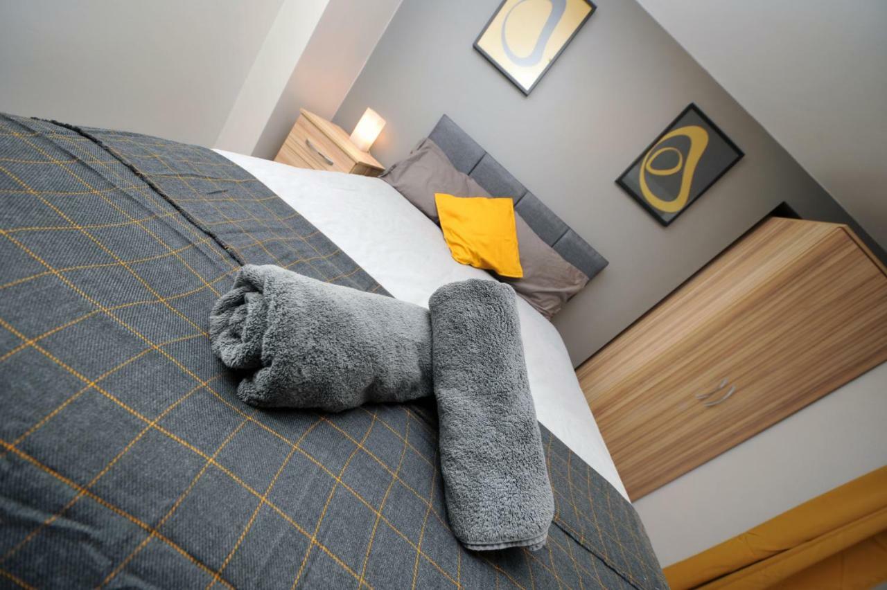 Stone'S Throw City Centre - Tv In Every Bedroom! Swansea Exterior photo