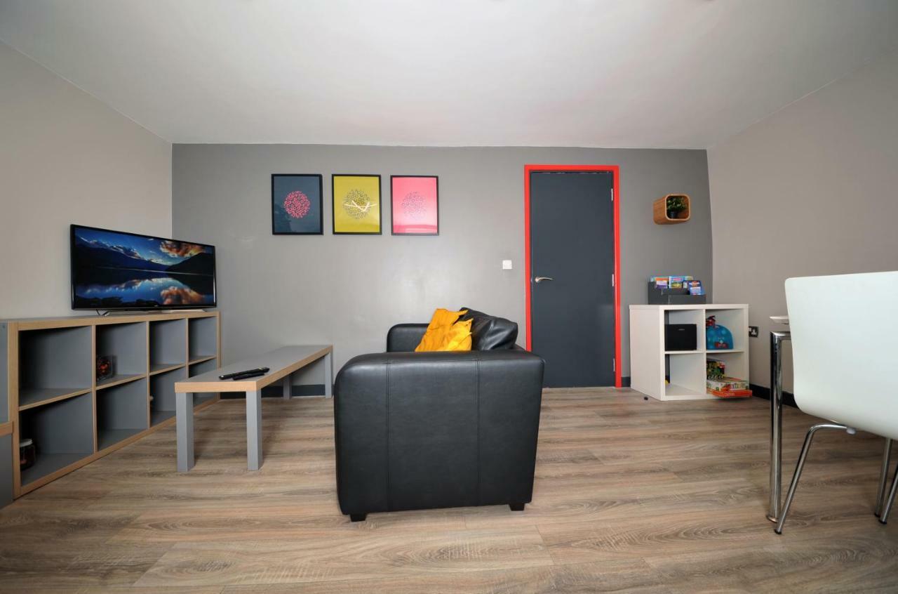 Stone'S Throw City Centre - Tv In Every Bedroom! Swansea Exterior photo