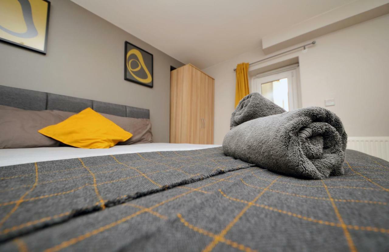 Stone'S Throw City Centre - Tv In Every Bedroom! Swansea Exterior photo